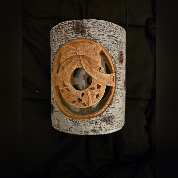 Wreath Lantern - Picture 2 of 5